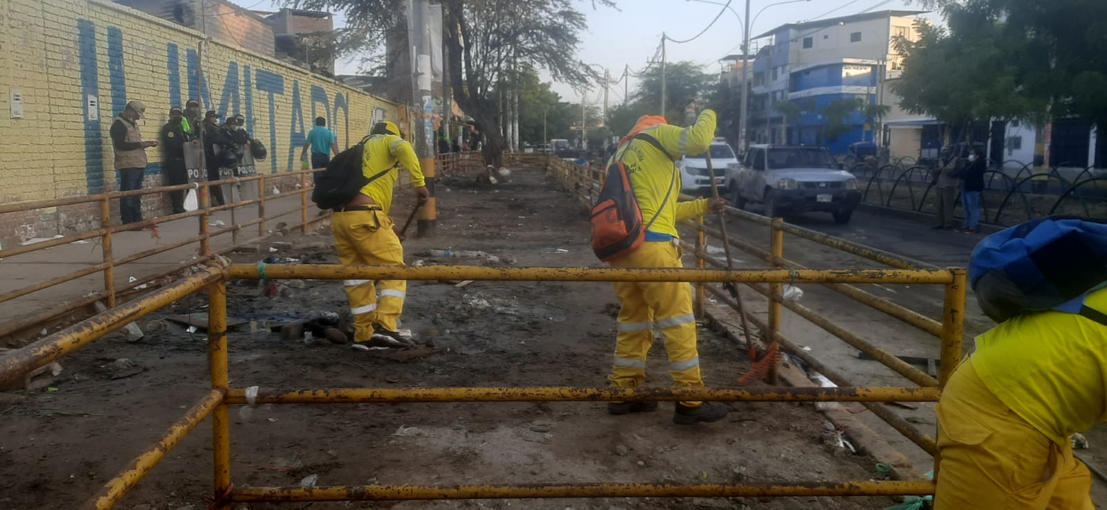 Piura: desalojan a ambulantes de exteriores del ex terminal Pesquero
