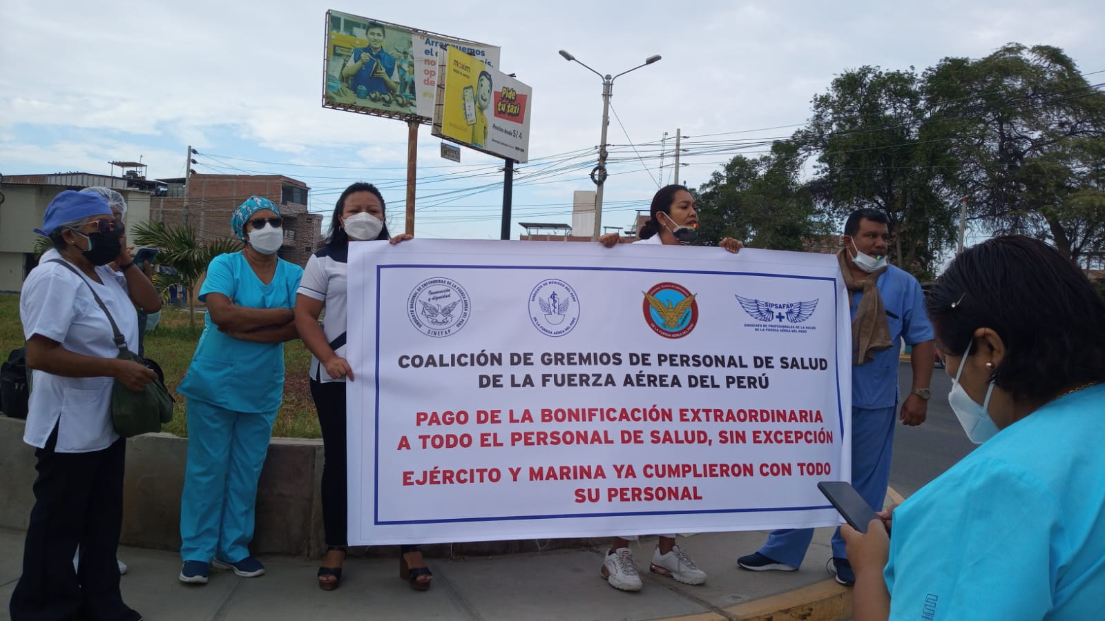 Piura: Trabajadores de salud de la FAP exigen el pago de sus bonificaciones