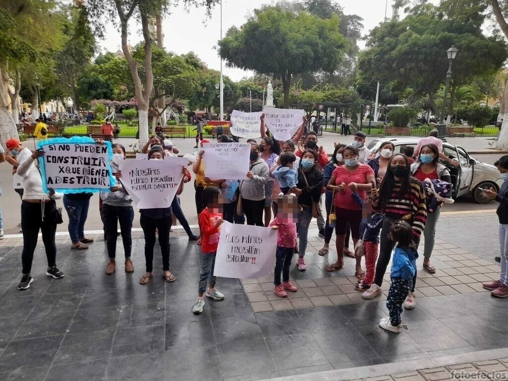 Padres de familia y docentes exigen iniciar reconstrucción para colegio de Cura Mori