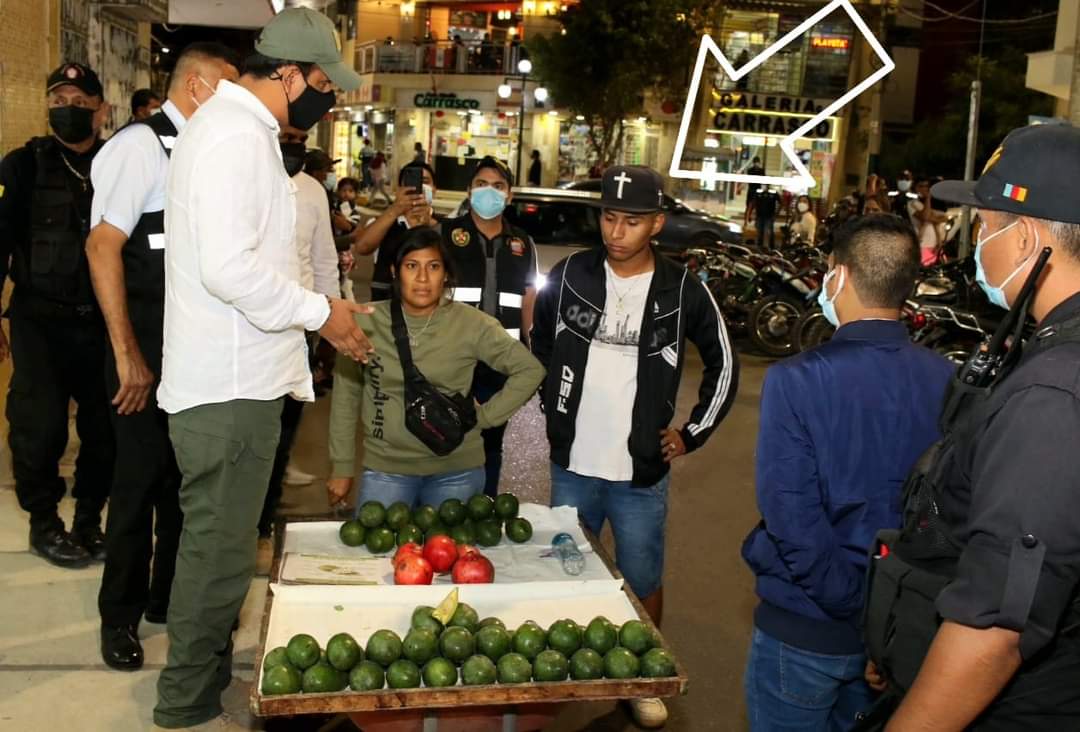 Alcalde advierte decomiso de mercadería de comerciantes ambulantes del centro de Piura