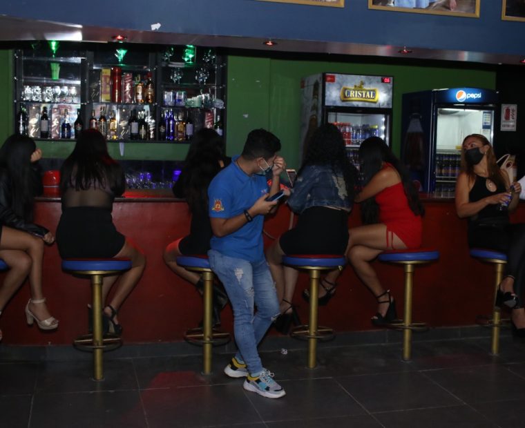 Piura: clausura bares e intervienen a extranjeras que ejercían la prostitución clandestina