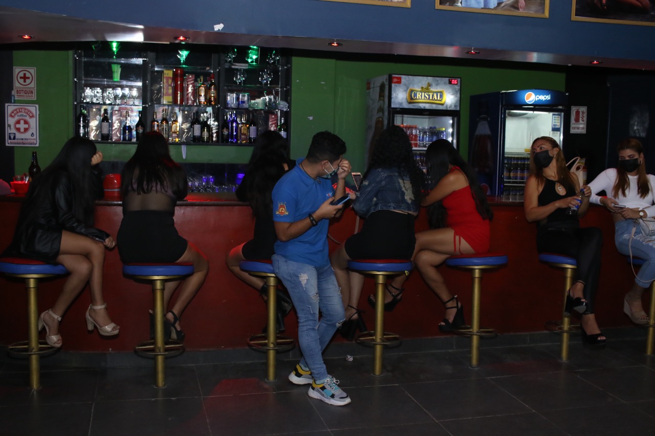 Piura: clausura bares e intervienen a extranjeras que ejercían la prostitución clandestina