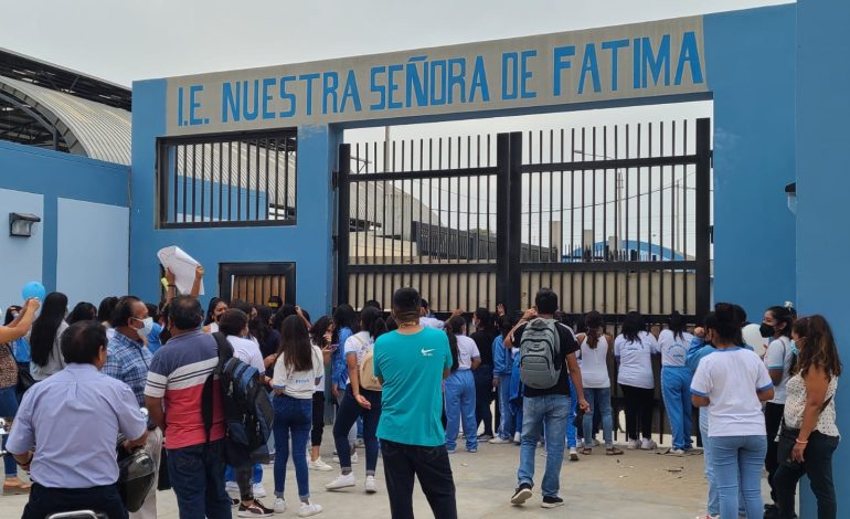 Piura: alumnas y padres de familia exigen entrega inmediata de I.E Nuestra Señora de Fátima