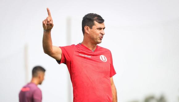 Universitario anunció la salida de Araujo y la presentación de su nuevo entrenador