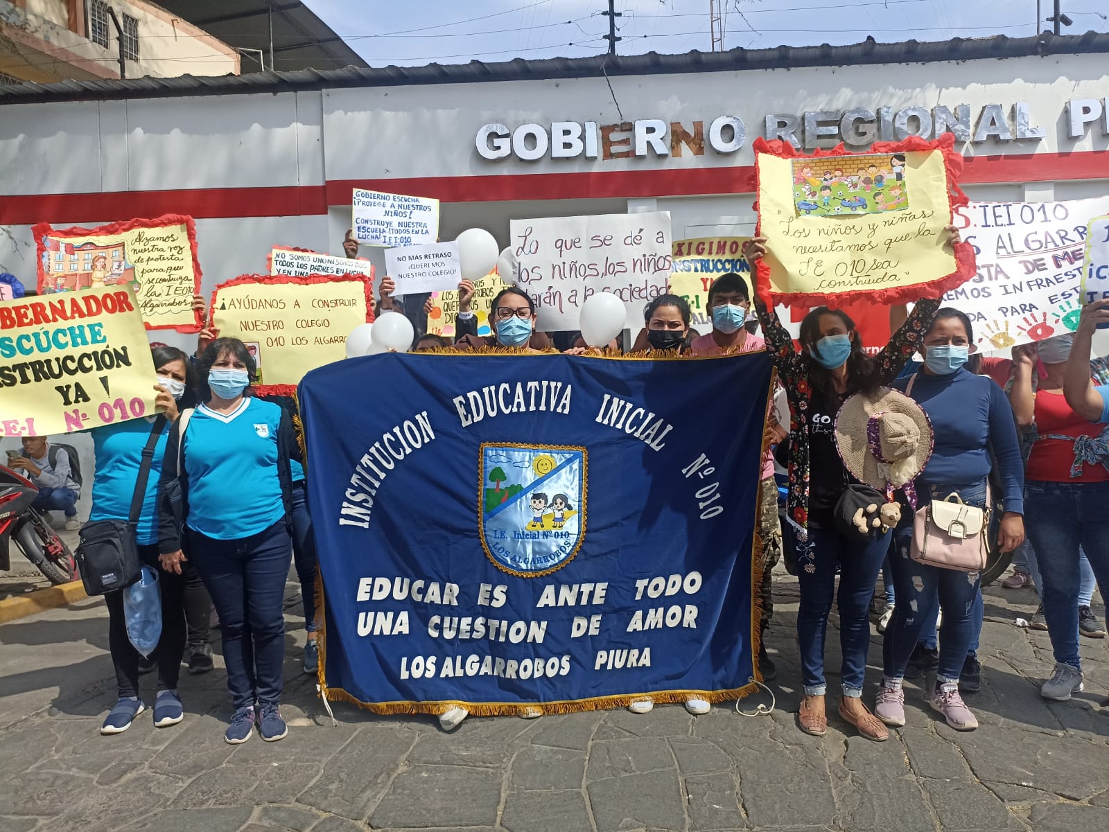 Piura: docentes y padres de familia exigen celeridad en construcción del colegio de Los Algarrobos