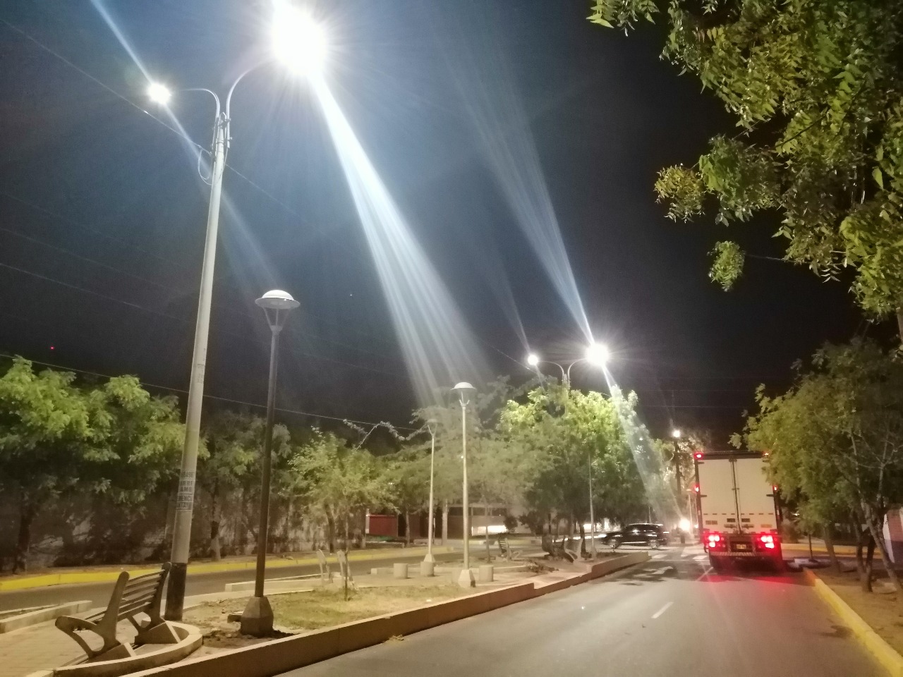 Ejecutivo se compromete a iluminar 40 zonas de riesgo de Piura