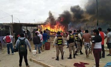 Piura: Incendio arrasó con ocho viviendas de material rústico