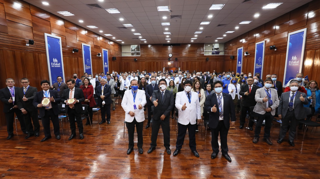 EsSalud prioriza y refuerza atención primaria con equipamiento y cierre de brechas