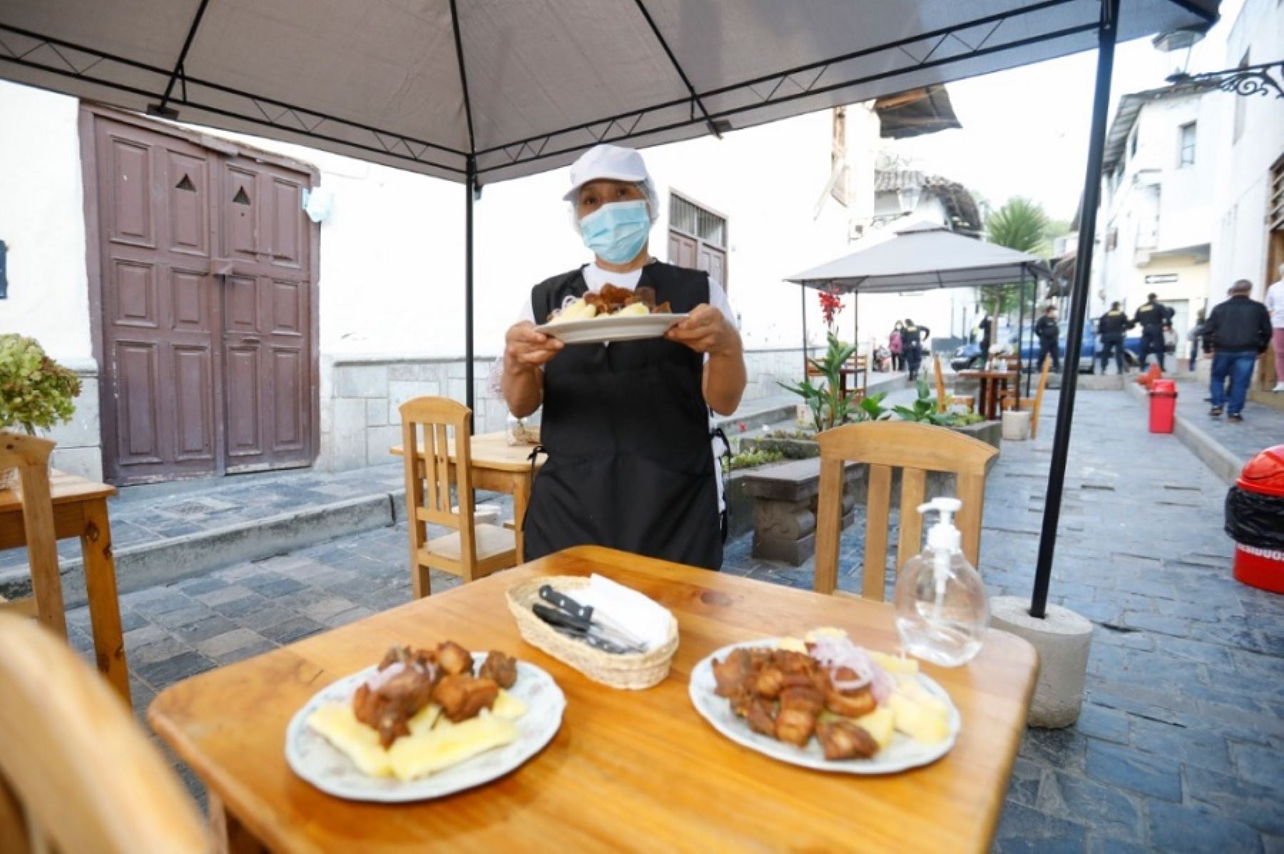 Congreso aprueba reducir IGV a 8 % para restaurantes, alojamientos turísticos y hoteles