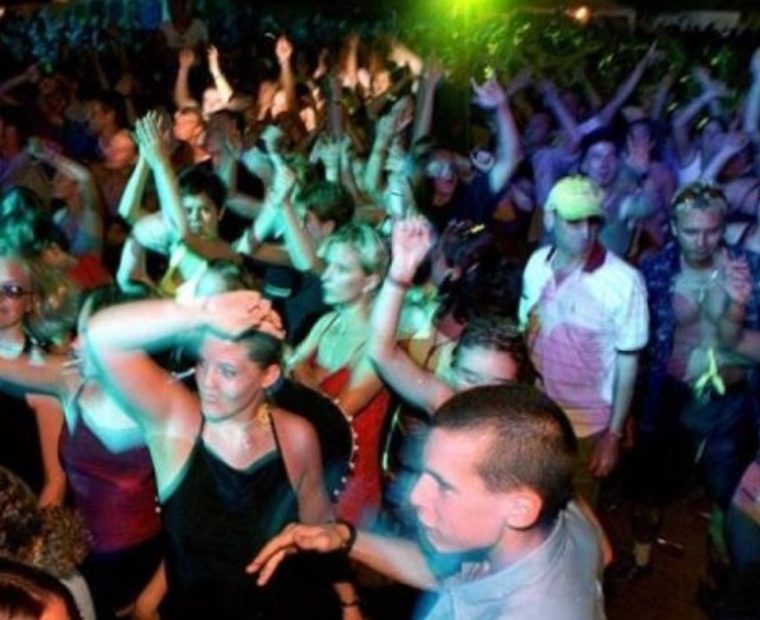 Minsa evalúa suspender fiestas, eventos y discotecas ante aumento de contagios por Covid-19