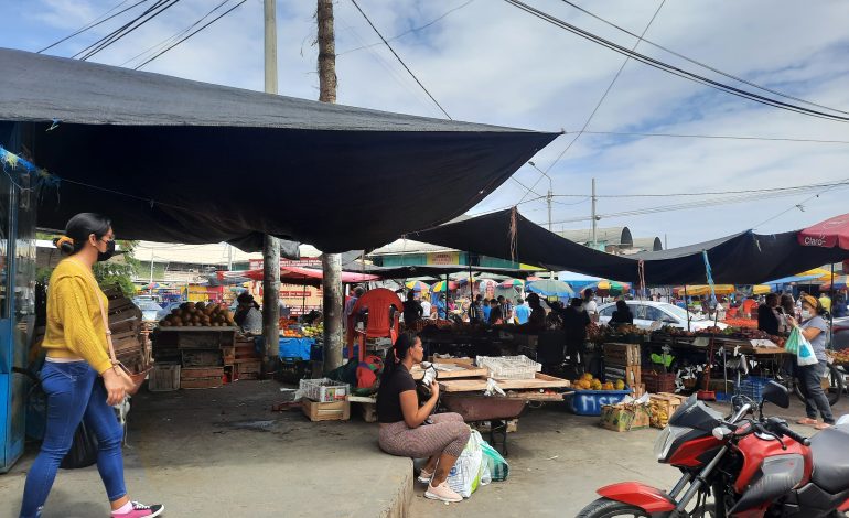 Piura: complejo de mercado continúa tomado por ambulantes