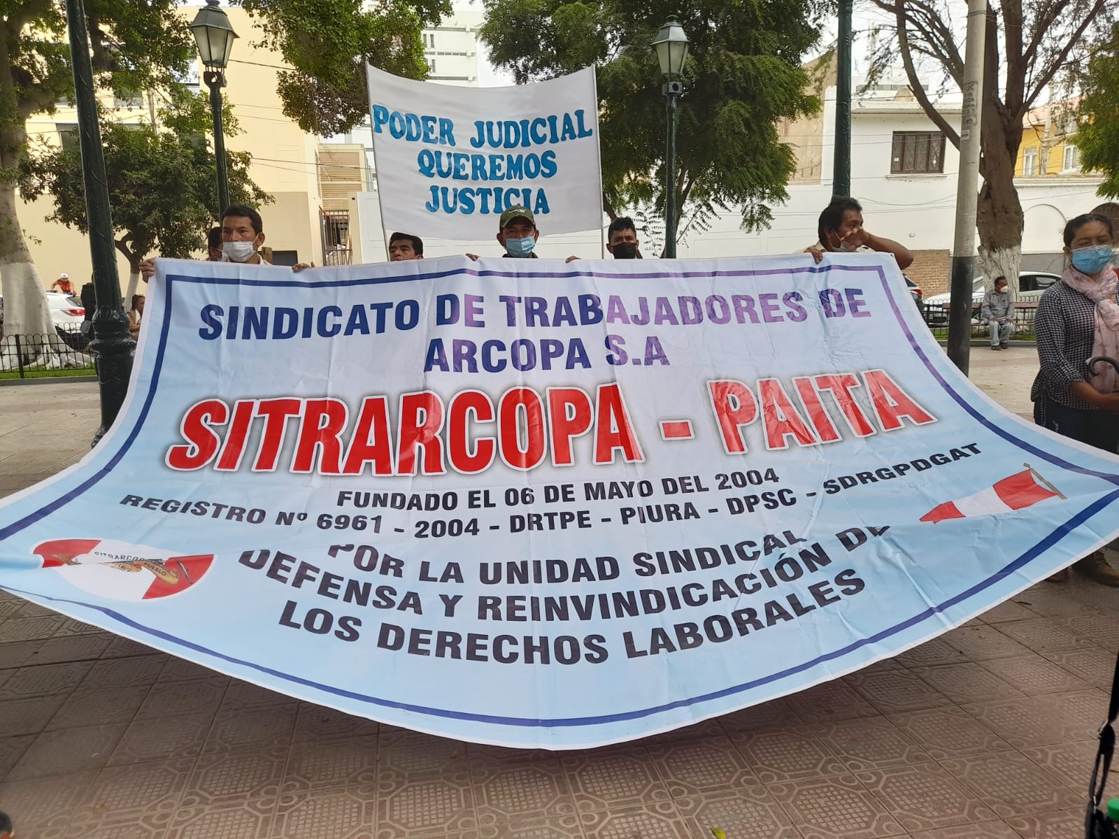 Piura : Trabajadores exigen a la empresa Arcopa cumplir con los beneficios laborales que le corresponden