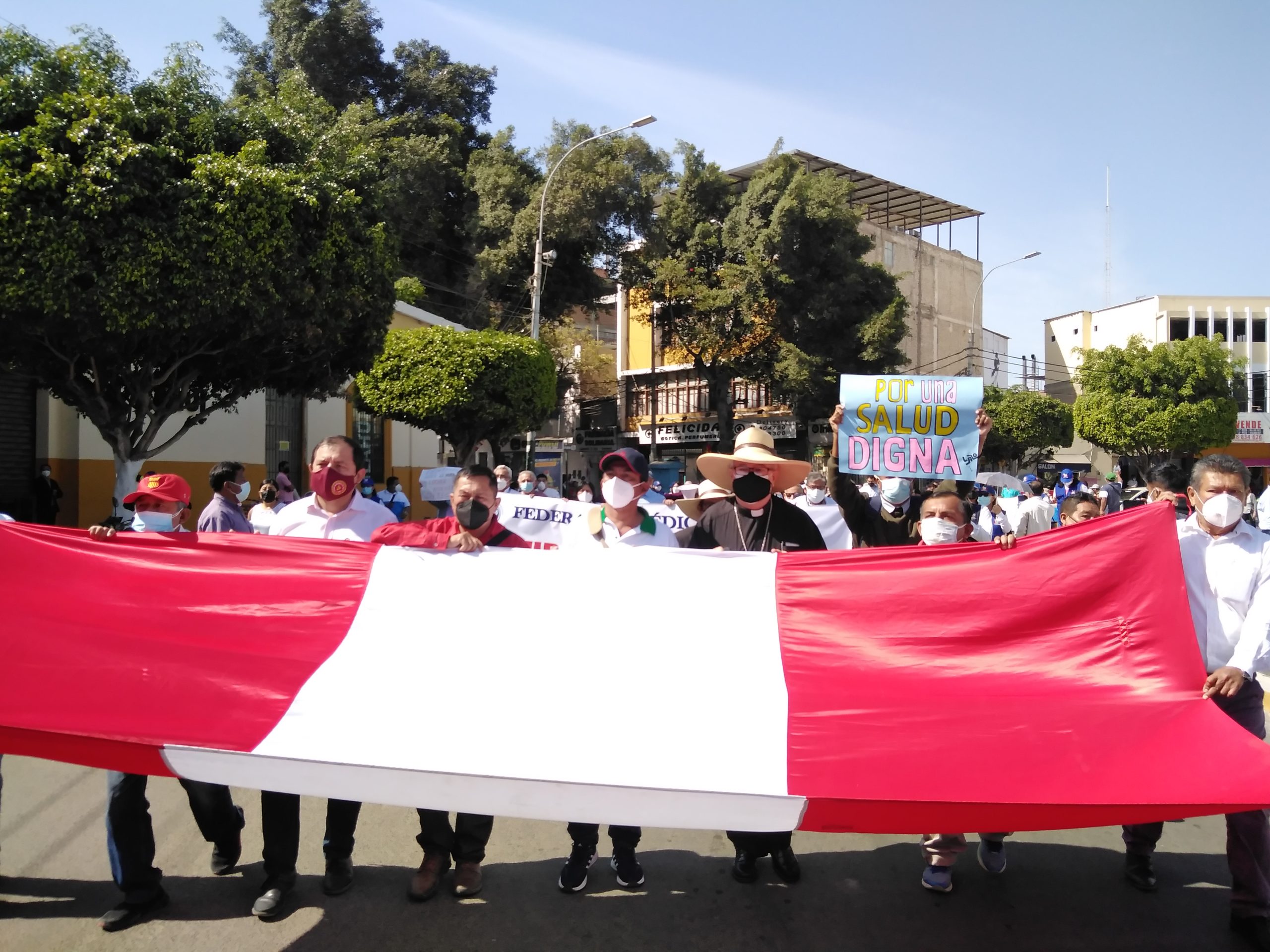 Piuranos marchan para exigir presupuesto para Hospital de Alta Complejidad