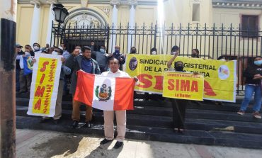Piura: sindicatos realizan lavado de bandera en rechazo a la crisis política