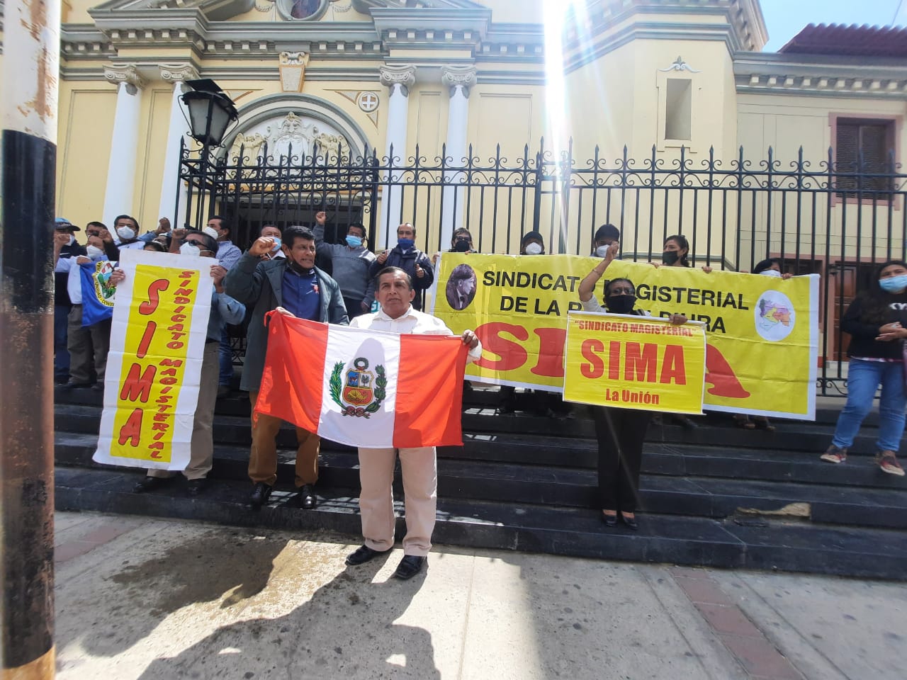 Piura: sindicatos realizan lavado de bandera en rechazo a la crisis política