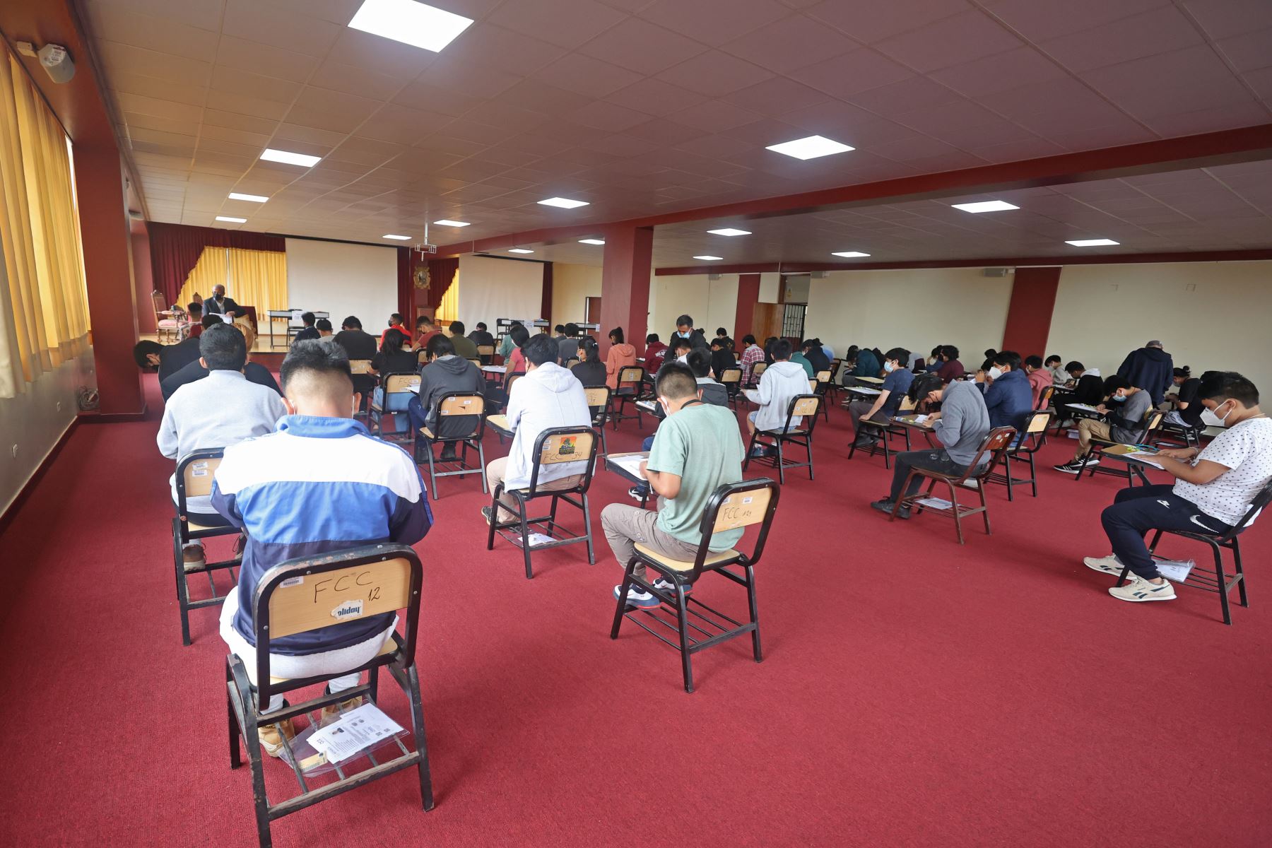 Congreso: Plantean que examen de ingreso a universidades sea gratuito