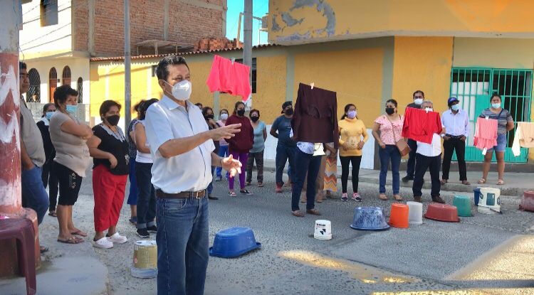 Piura: vecinos de Pachitea protestan con baldes vacíos por corte de agua