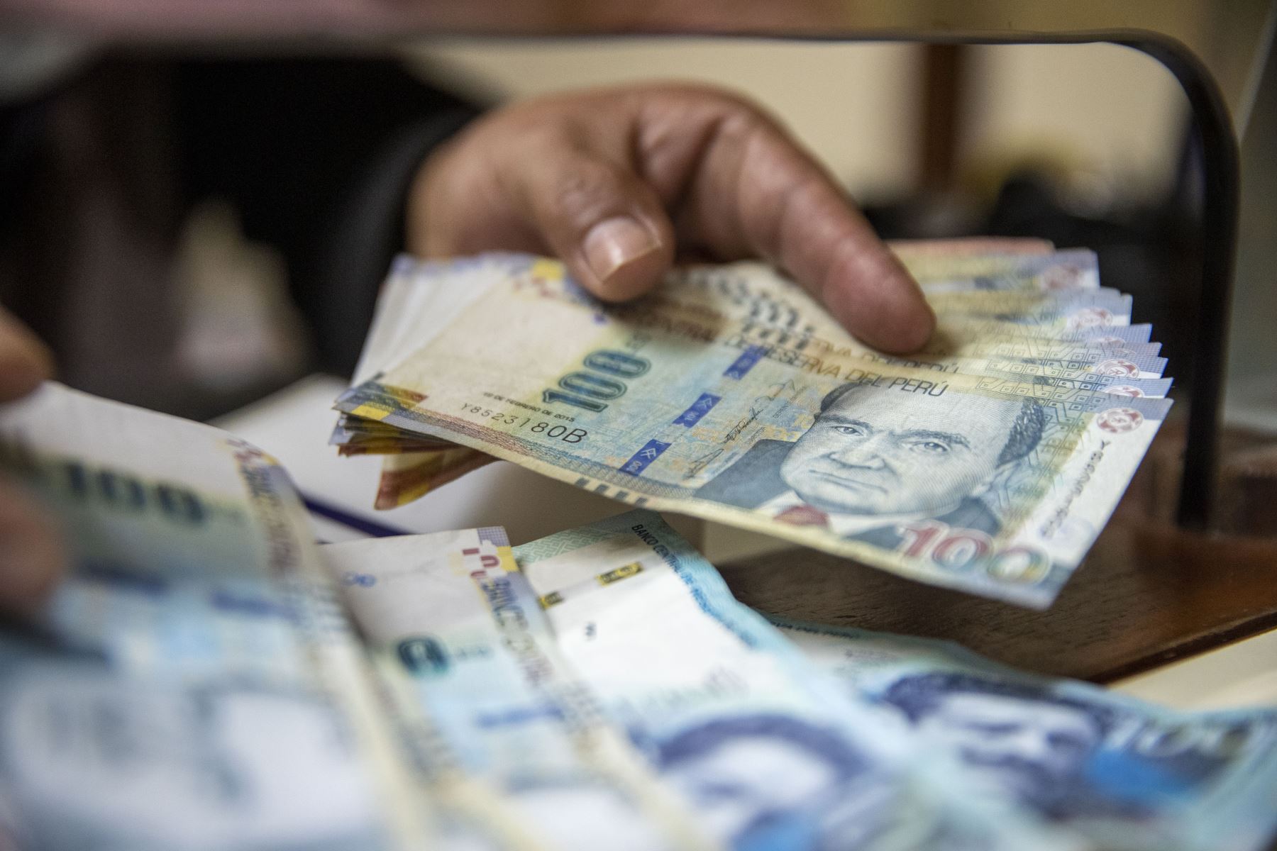 Guerra de bancos eleva tasas de interés: mira cuáles pagan más por depósitos a plazos