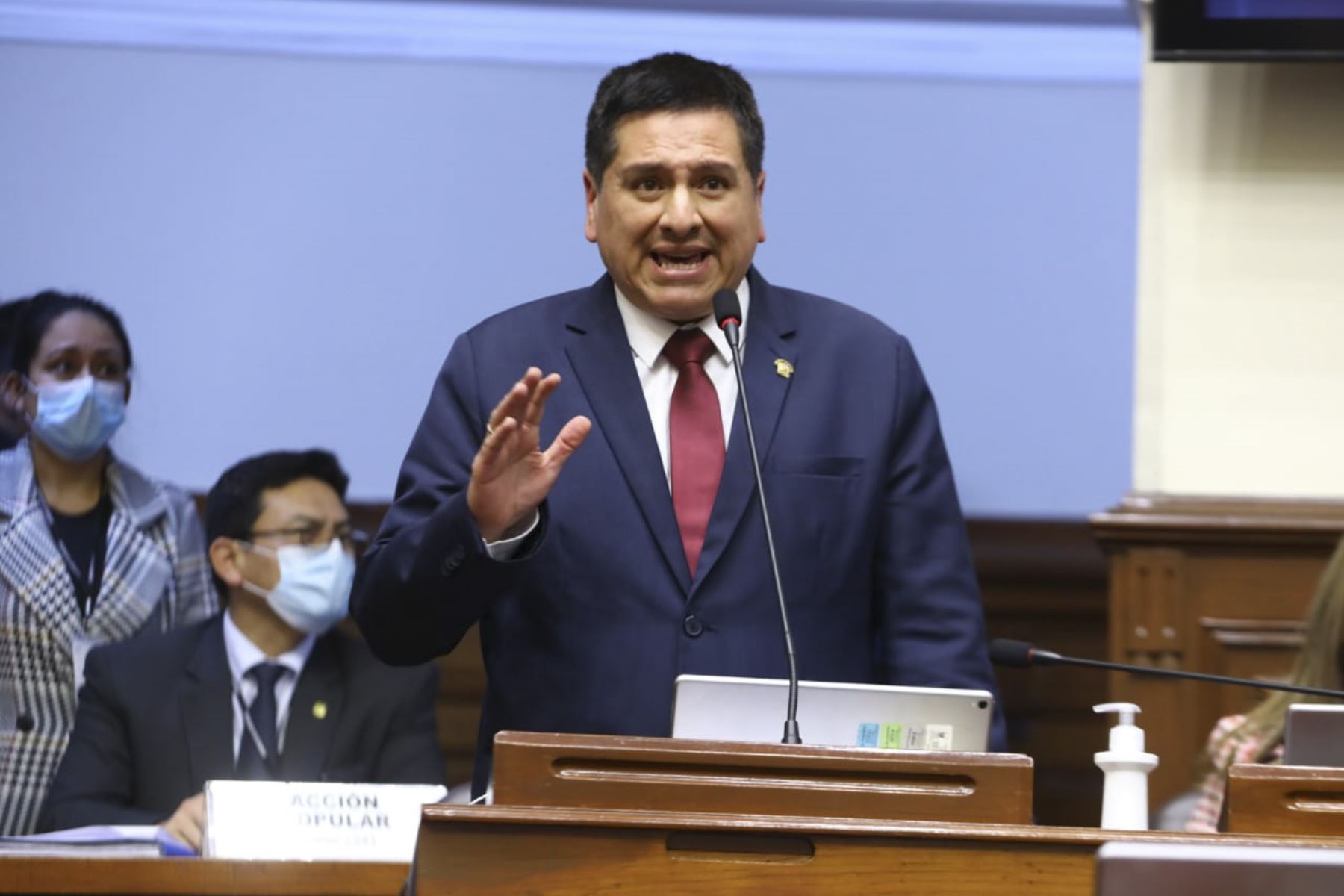 Congresista de Acción Popular oficializa candidatura para presidir el Congreso