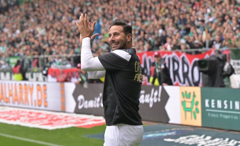 Claudio Pizarro se despide del fútbol con emotivo partido en Alemania