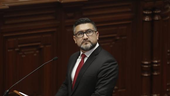 Congreso censura a ministro Geiner Alvarado y debe dejar el cargo