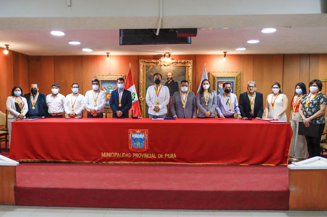 Municipalidad de Piura entrega credenciales y juramenta a nuevos regidores
