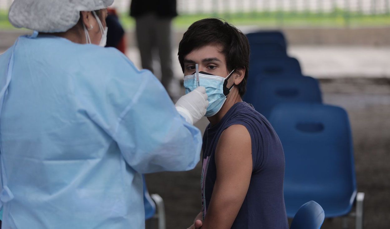 Mayores de 18 años ya pueden vacunarse con la cuarta dosis contra la COVID-19