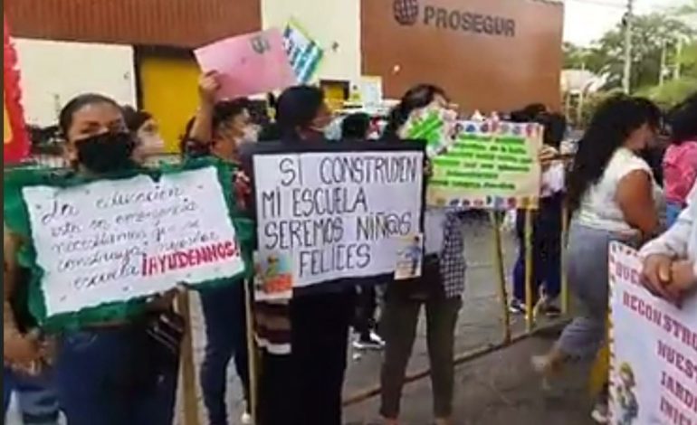 Piura: docentes y padres de familias exigen la reconstrucción de la I.E 010 de Los Algarrobos