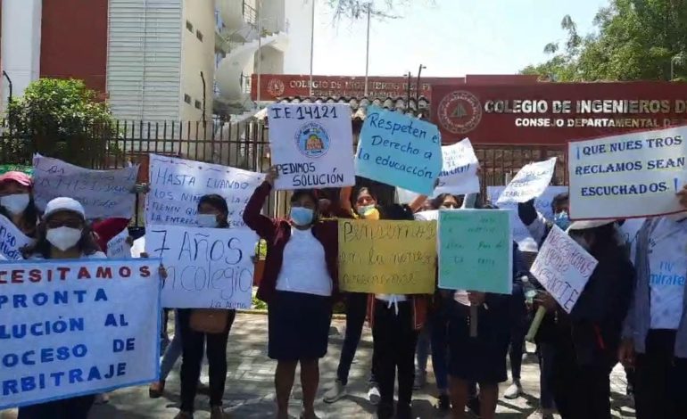 Piura: estudiantes y docentes exigen la entrega de institución educativa N° 14121 en La Arena