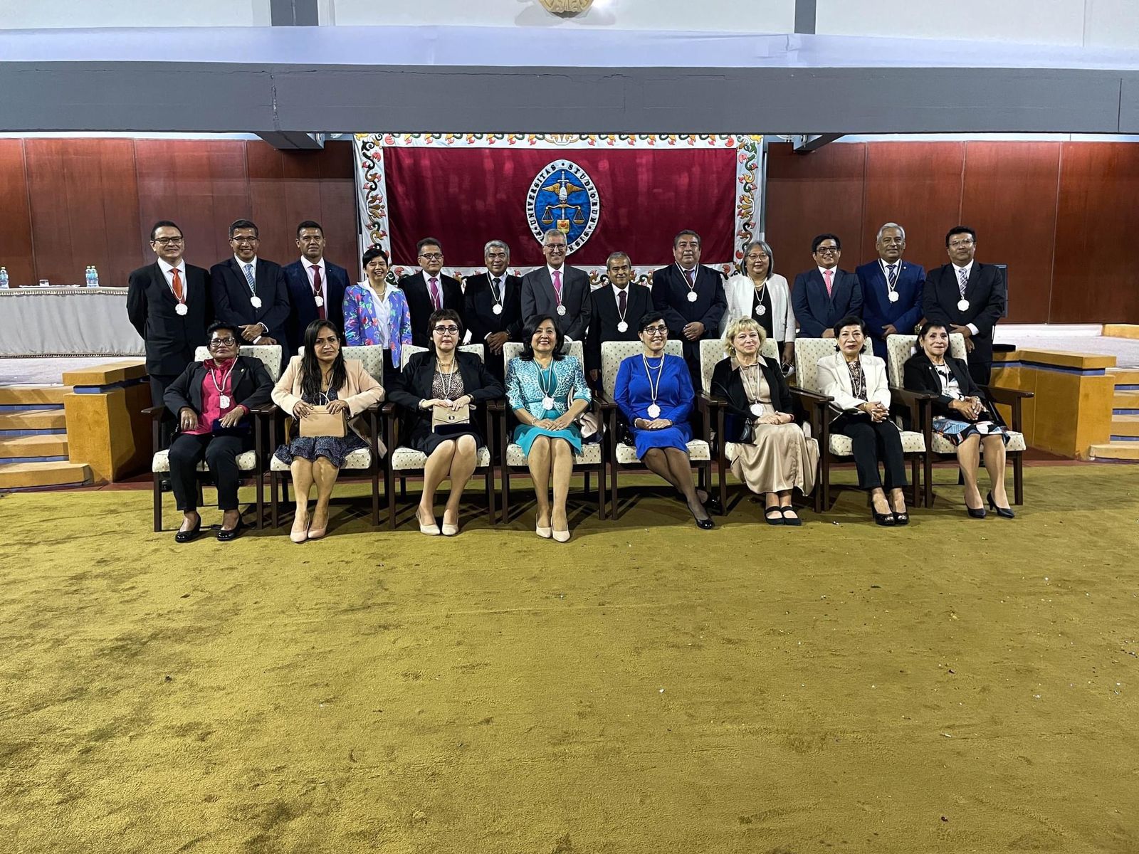 Diecisiete trabajadores recibieron la Medalla de la Universidad de Piura Diecisiete trabajadores recibieron la Medalla de la Universidad de Piura