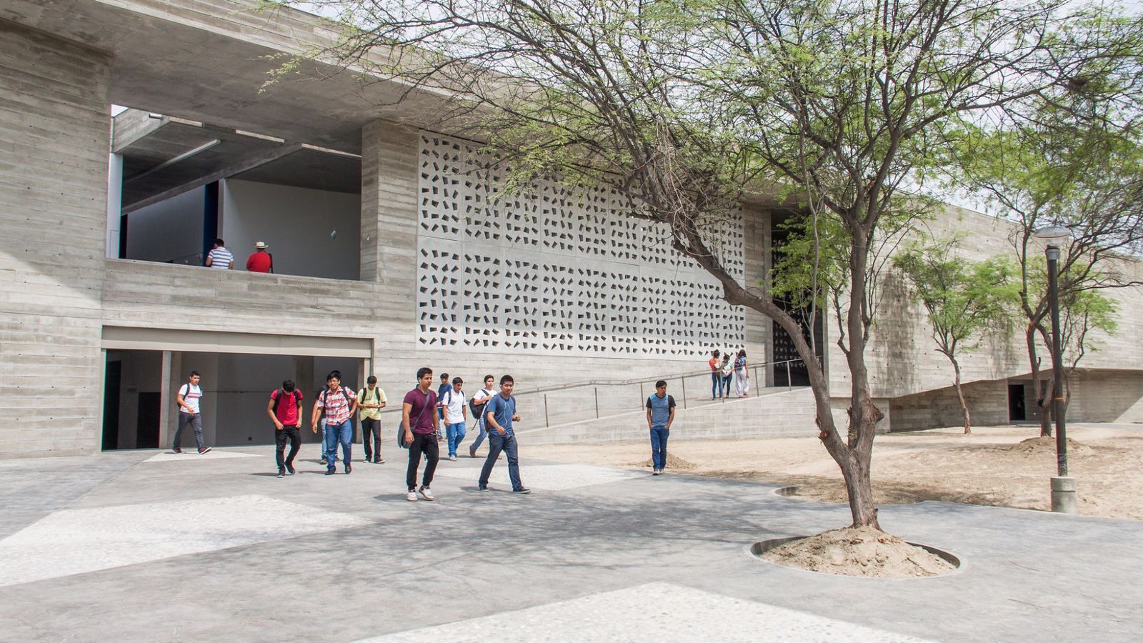 Estudiantes de la UDEP analizan si los planes de candidatos regionales incluyen acciones contra la corrupción