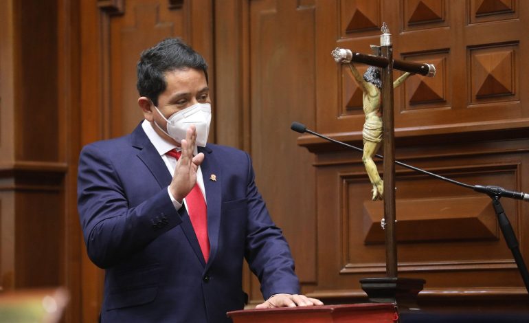 Acusan a congresista piurano de beber alcohol con Freddy Díaz en Parlamento