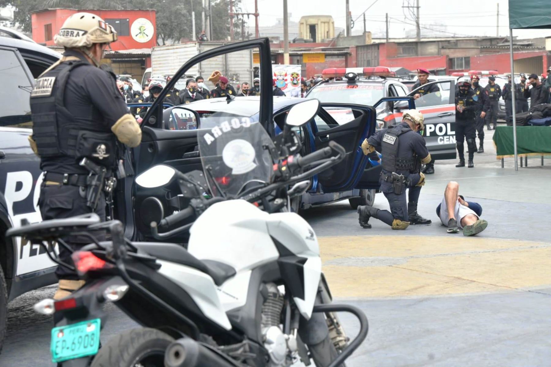 Policía detiene a más de 400 personas en últimas 24 horas