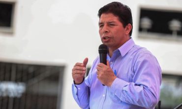 Pedro Castillo advierte que seguirá usando el avión presidencial para viajar con ministros y su entorno familiar