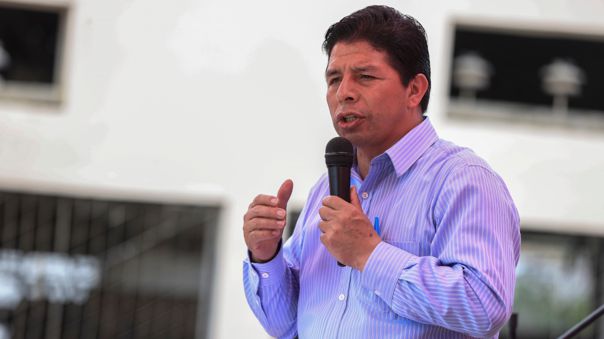 Pedro Castillo advierte que seguirá usando el avión presidencial para viajar con ministros y su entorno familiar