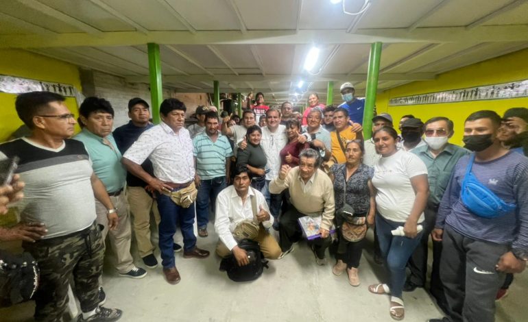 Virtual alcalde de Piura se reúne con comerciantes del complejo de mercados