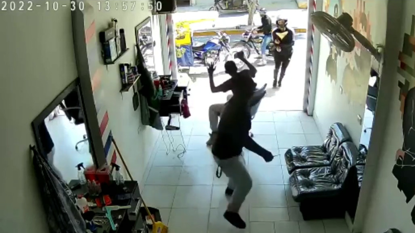 Paita: sicarios matan a extranjero en barbería