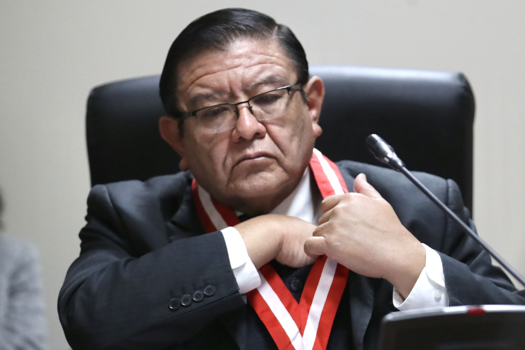 Jorge Luis Salas Arenas solicita elección de su sucesor en el JNE