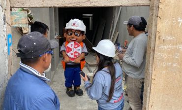 Trabajadores de construcción comparten conocimientos en busca de mejores  oportunidades laborales