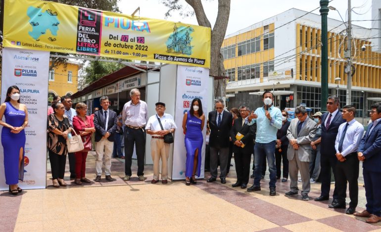 Piuranos participan de la inauguración de la Feria Internacional del Libro