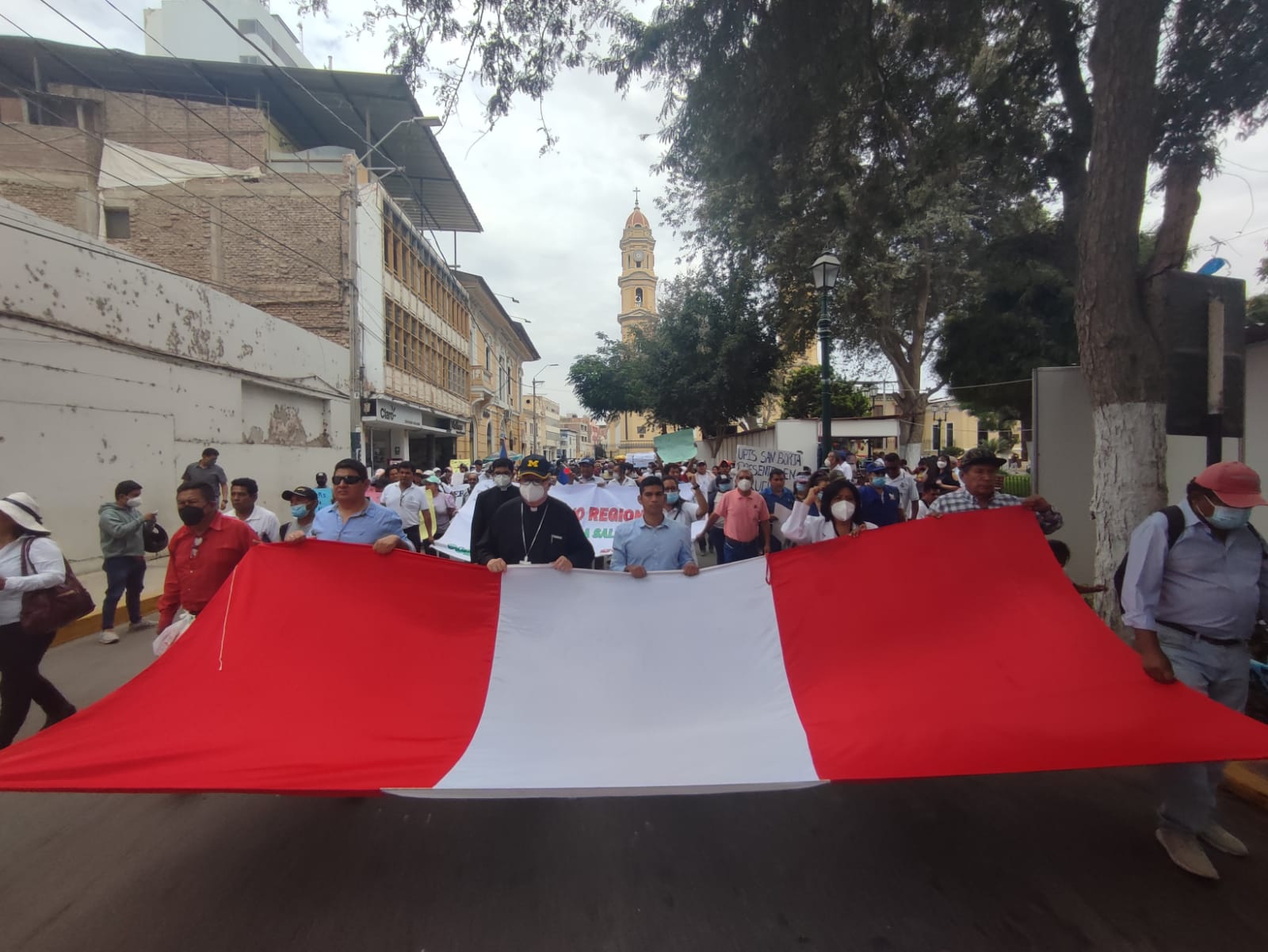 Piura: amenazan con encadenarse si Gobierno no ejecuta el hospital de Alta Complejidad