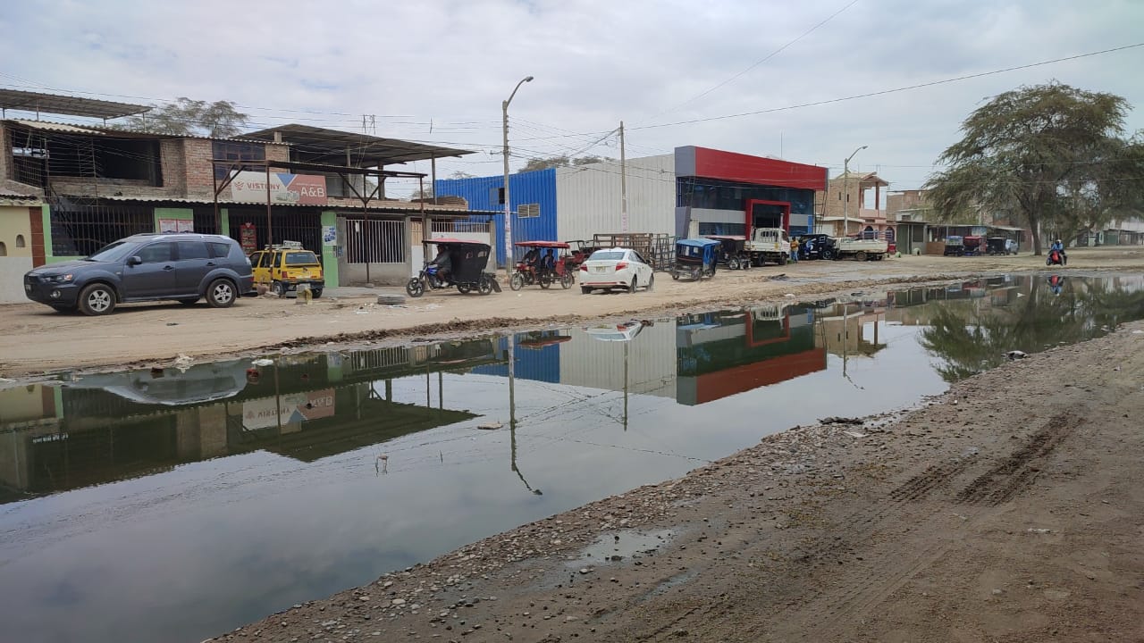 Piura: negocios y transportistas afectados por colapso de desagüe