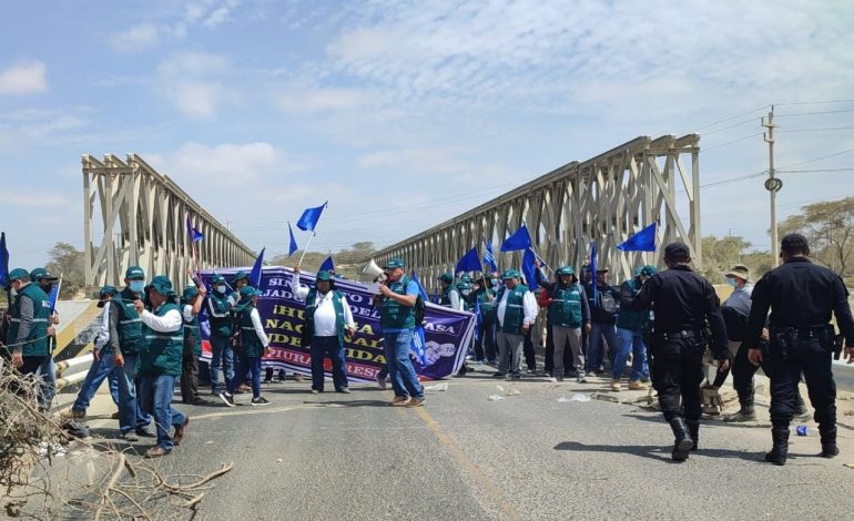 Piura: 200 trabajadores de Senasa acatan huelga y piden aumento salarial