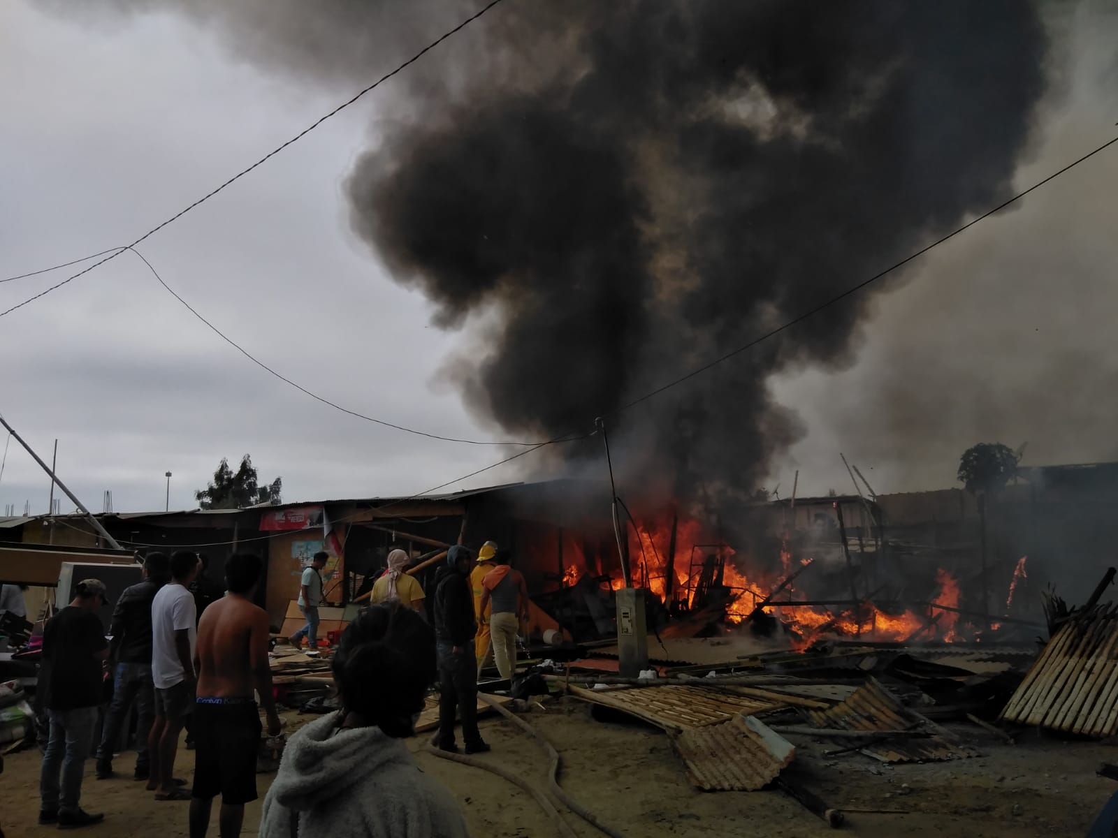 Piura: 12 viviendas se destruyeron durante incendio en el A.H Los Manglares