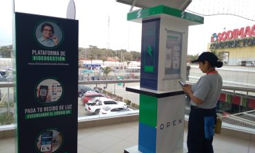 Piura: instalan cargador solar eco amigable en centro comercial Open Plaza