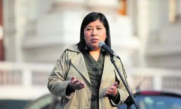 Fiscalía abre investigación a ministra Betssy Chávez