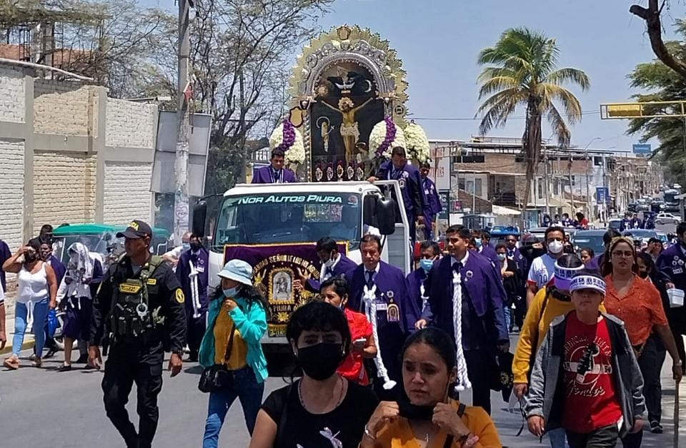 Piura: imagen sagrada del Señor de Los Milagros ya descansa en el monasterio