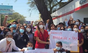 Piura: con protesta trabajadores del sector Salud exigen ser nombrados