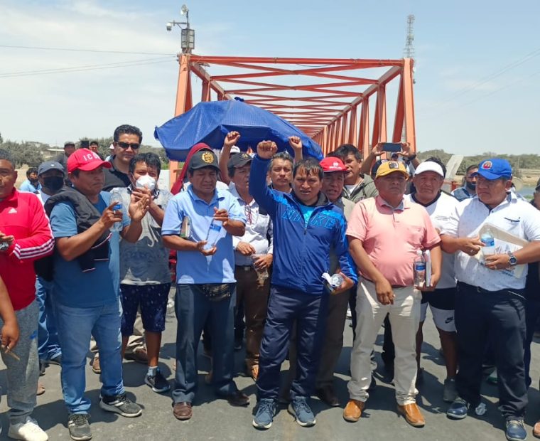 Piura: pescadores bloquean por completo actividades en Sechura