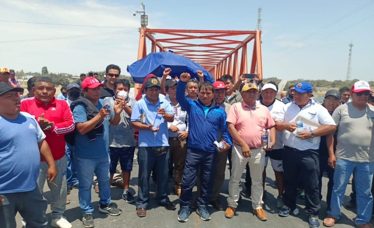 Piura: pescadores bloquean por completo actividades en Sechura